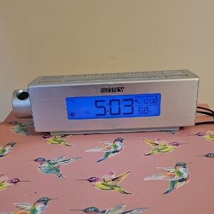SONY DREAM MACHINE with NAURE SOUNDS and Projection Time On Wall Or Ceiling